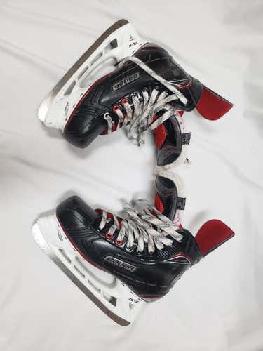 Junior Bauer Vapor X500 Regular Width  Size 5 Hockey Skates