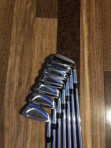 Men's Right Handed Stiff Flex Steel Shaft Iron Set