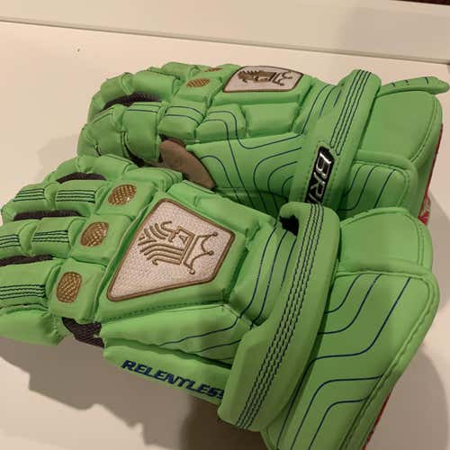 LTD EDITION HEADSTRONG KING GLOVES