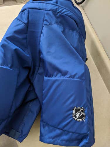 New Toronto Maple Leafs Medium CCM HP35 Pro Stock Hockey Pants