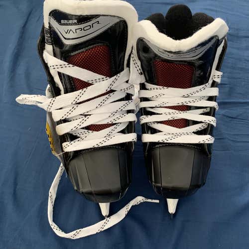 Junior Bauer Vapor X700 Extra Wide Width  Size 1.5 Hockey Goalie Skates
