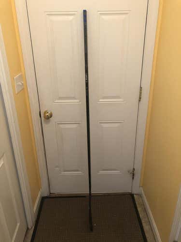 Used Senior Bauer Right Handed Nexus 8000 Hockey Stick Heel Pattern Pro Stock Jeff Carter