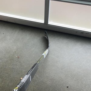Senior Right Handed Supreme 2S Mid Pattern Pro Stock Hockey Stick