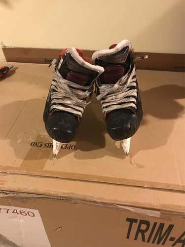 Senior Bauer X900 Regular Width Size 7 Hockey Goalie Skates