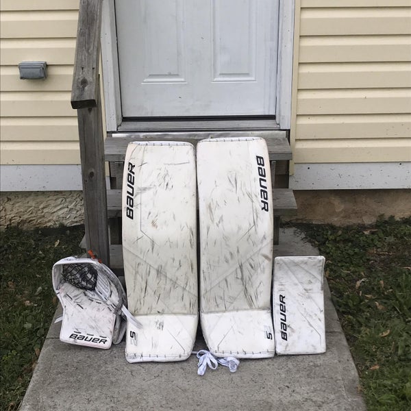 White Used Senior 35" Bauer Regular Supreme 2S Goalie Full Set