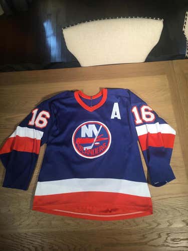 Used Youth New York Islanders Pat LaFontaine  Large CCM Jersey