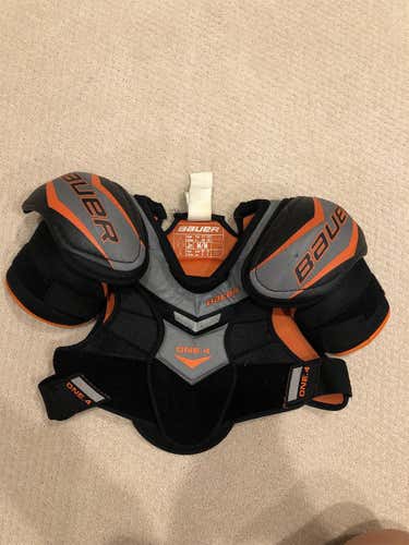 Junior Medium Bauer Supreme One.4 Shoulder Pads