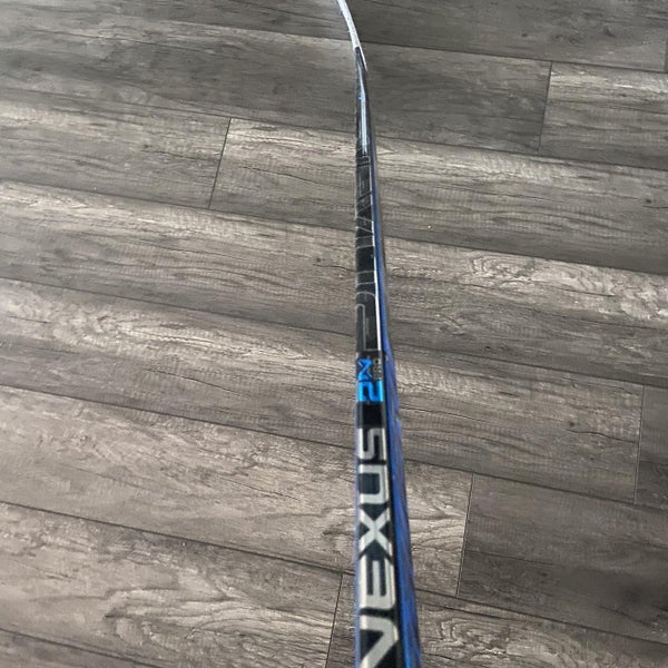 Senior Right Handed Nexus 2N Pro Mid Pattern Hockey Stick