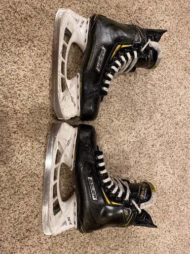 Junior Bauer Supreme 2S Regular Width  Size 5 Hockey Skates