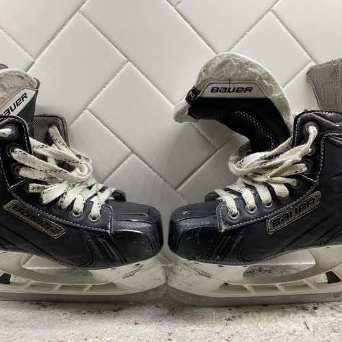 Youth Bauer Nexus 6000 Regular Width  Size 2 Hockey Skates