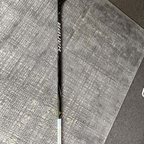 Senior Right Handed Vapor FlyLite Toe Pattern Pro Stock Hockey Stick