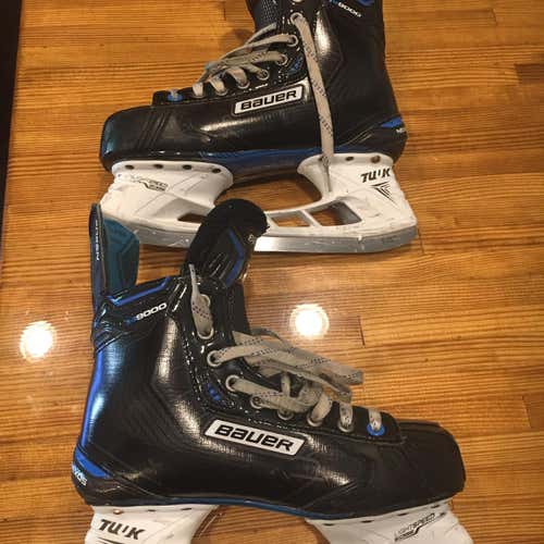 Senior Bauer Nexus N9000 Regular Width  Size 7.5 Hockey Skates