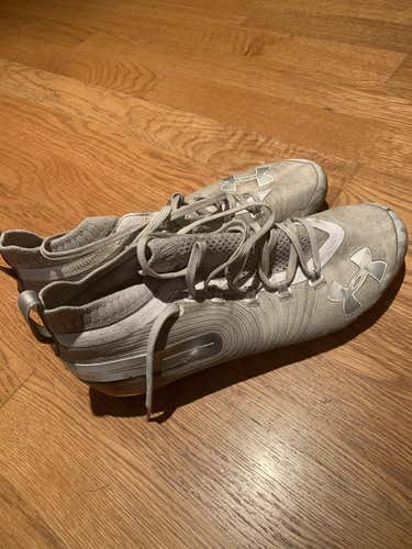 Gray Used Adult Men's Size 12 (Women's 13) Under Armour Low Cut