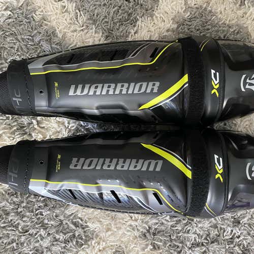Junior Warrior alpha dx Shin Pads