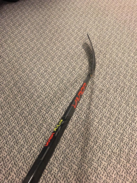 SeniorBauer Right Handed Vapor FlyLite Mid Pattern  Hockey Stick