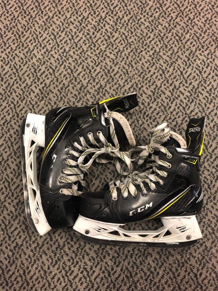 Junior CCM Super Tacks AS1 Regular Width  Size 5 Hockey Skates