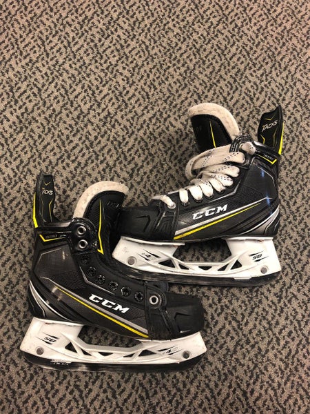 Junior CCM Tacks 9090 Regular Width  Size 3 Hockey Skates