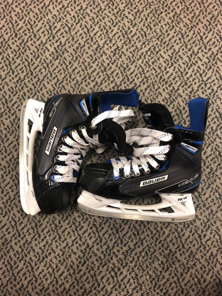 Junior Bauer Nexus N2700 Regular Width  Size 4.5 Hockey Skates