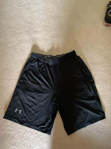 Black Men's Large Under Armour Shorts