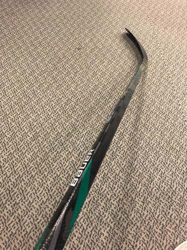 Senior Right Handed Vapor FlyLite Custom P88m Pattern Pro Stock Hockey Stick