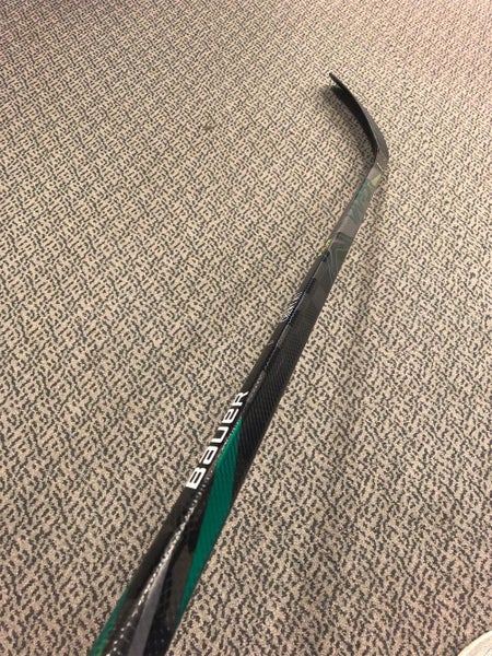 Senior Right Handed Vapor FlyLite Custom P88m Pattern Pro Stock Hockey Stick