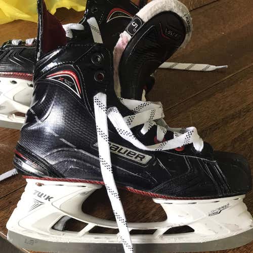 Bauer Vapor X Shift Pro Regular Width  Size 5 Hockey Skates
