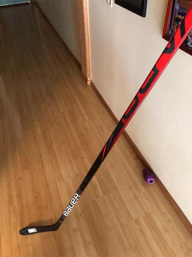 Senior Right Handed Vapor FlyLite  Hockey Stick