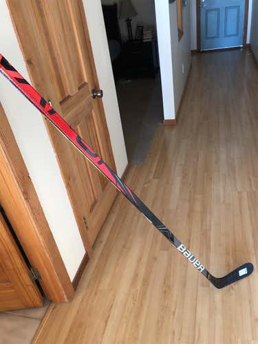Senior Right Handed Vapor FlyLite  Hockey Stick