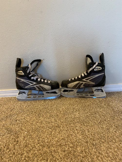 Junior Reebok 3k Regular Width  Size 3.5 Hockey Skates