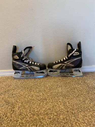 Junior Reebok 3k Regular Width  Size 3.5 Hockey Skates