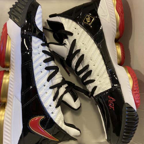New LeBron XVI Super Bron Men's 10.5 Nike Basketball Shoes