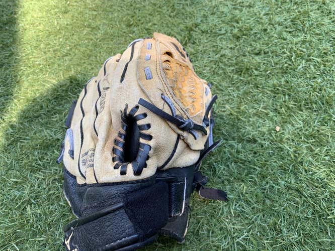 Brown Used Kid Pitch (9YO-13YO) Mizuno Right Hand Throw Outfield Prospect Baseball Glove 11.5"