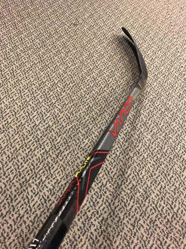 SeniorBauer Right Handed Vapor FlyLite P28m Pattern Custom Pro Stock Hockey Stick
