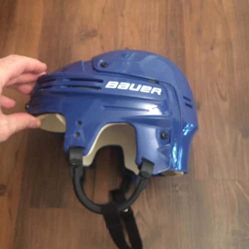 Bauer Medium Blue 4500 Hockey Helmet Used Once