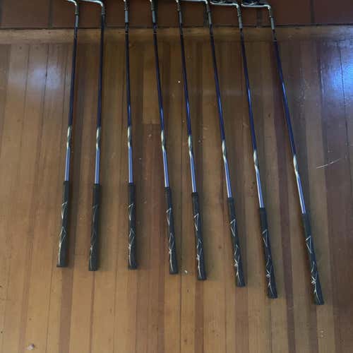 Women's Right Handed Ladies Flex Graphite Shaft Iron Set