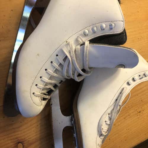 White Used Riedell Size 7.5 Figure Skates
