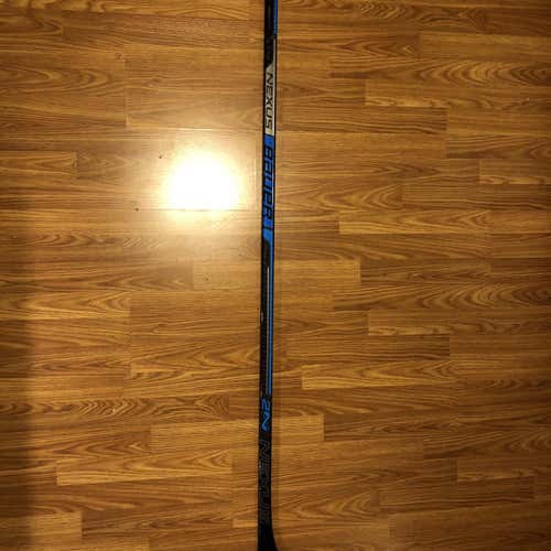 Senior Bauer Nexus 2N Grip RH Hockey Stick 77 Flex P28 McDavid Curve