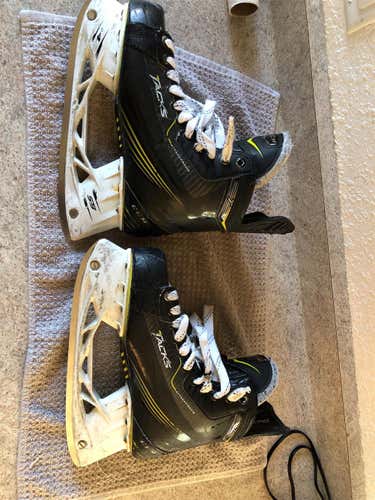Senior CCM Tacks Regular Width Pro Stock Size 8.5 Hockey Skates
