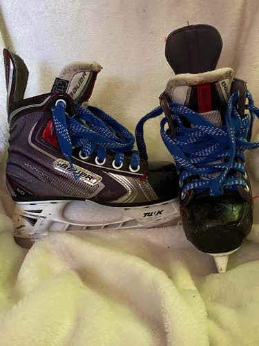 Used Youth Bauer Vapor Hockey Skates Size 11