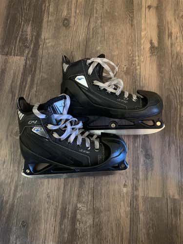 Junior CCM Regular Width Size 1.5 Hockey Goalie Skates