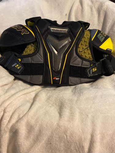Senior Small Bauer Supreme 1S  Shoulder Pads