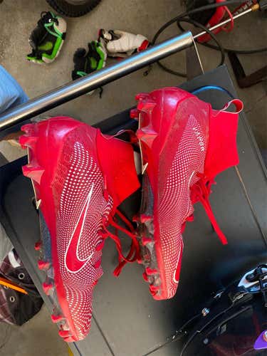 Red Men's Turf Cleats Low Cut