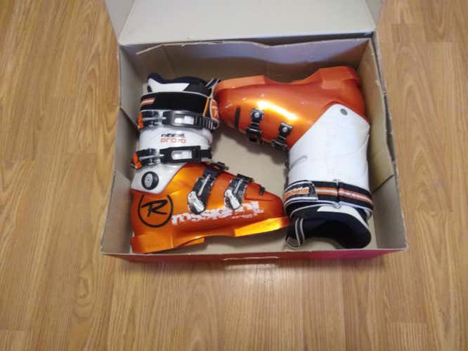 Size 3.5 UK, 22.5 mondo, 4.5 US. Used Rossignol Radical Pro 70 Ski Boots Soft Flex