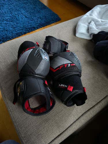 Senior Medium CCM JetSpeed FT1  Elbow Pads
