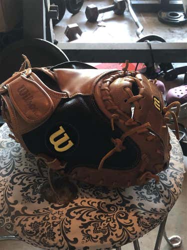 Brown High School/College Catcher's A2000 33.5" Baseball Glove