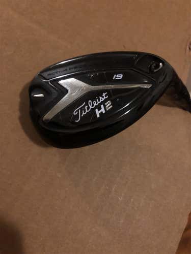 Titleist Right Handed 818 H2 Stiff Flex 3H Hybrid