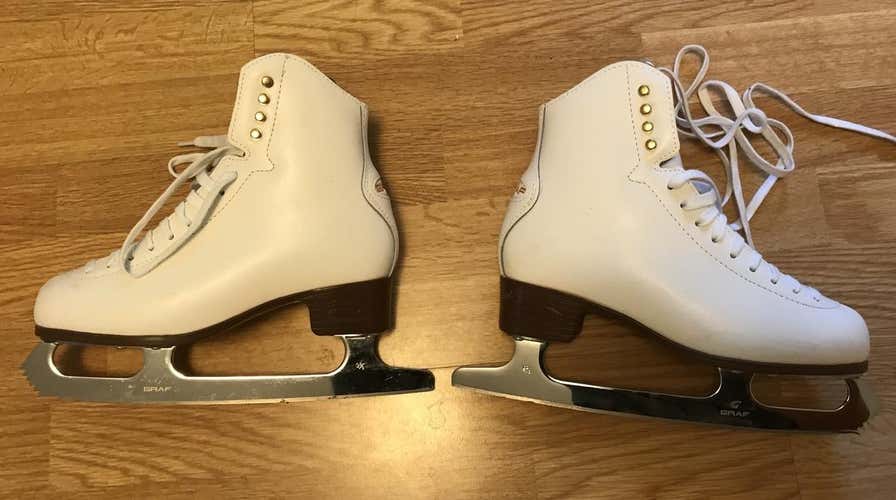 Graph Figure Skates- white, new, Size 6.5