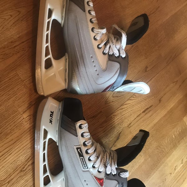 Mint Senior Bauer Vapor Regular Width Size 9 Hockey Skates