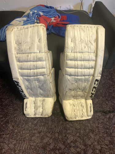 White Intermediate 30" CCM Extreme Flex 860 Goalie Leg Pads