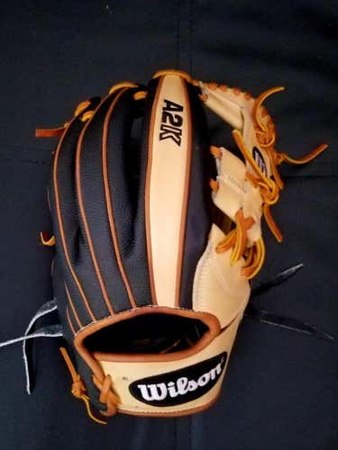 NWOT Wilson A2K 1787 Superskin Blonde/Black/Tan Infielder's Glove 11.75"